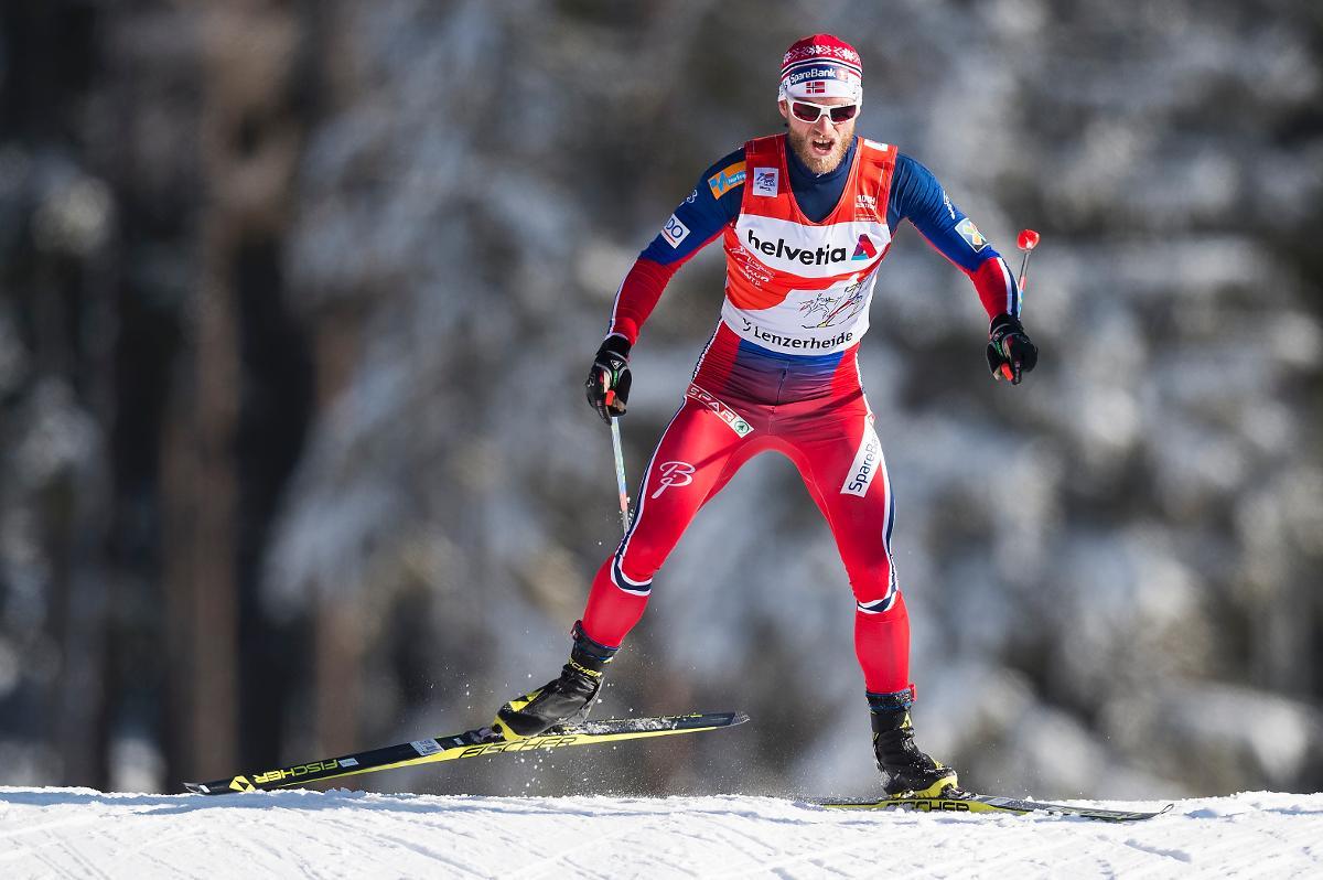 Norrmannen Martin Johnsrud Sundby leder Tour de Ski klart – och skramlade in några ytterligare bonussekunder i gårdagens jaktstart. Foto: AP