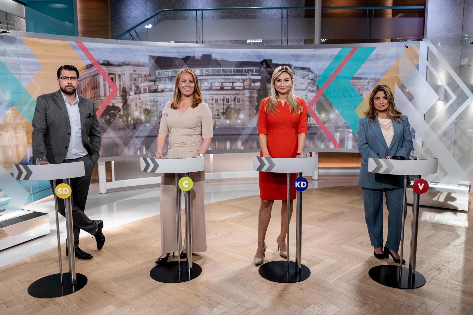 Sverigedemokraternas Jimmie Åkesson (SD), Centerpartiets Annie Lööf (C), Kristdemokraternas Ebba Busch (KD) och Vänsterpartiets Nooshi Dadgostar (V) under TV4:s partiledarutfrågning.
