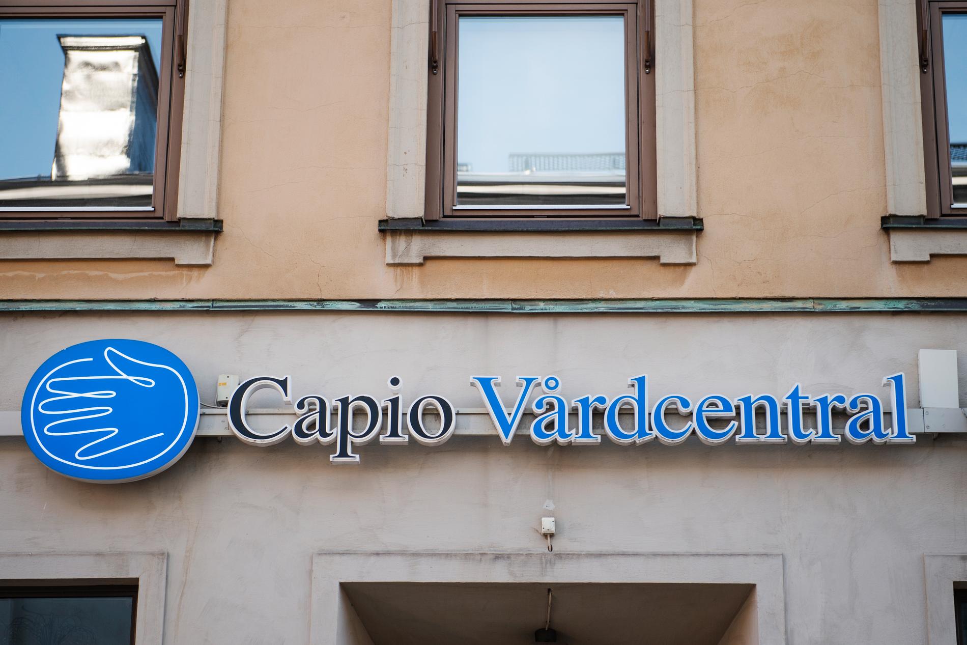 En granskning gjord av SVT Stockholm visar att Capio fuskat med ersättningar. Det privata vårdföretaget har felaktigt registrerat besök som akuta för att få mer pengar från regionen.
