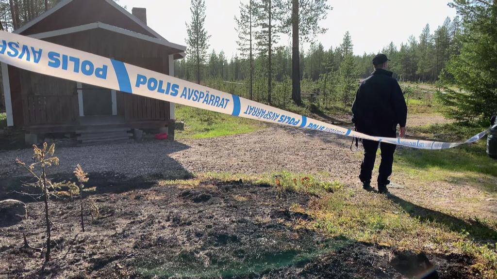 Brottsplatsen i Pajala kommun avspärrad av polisens tekniker.