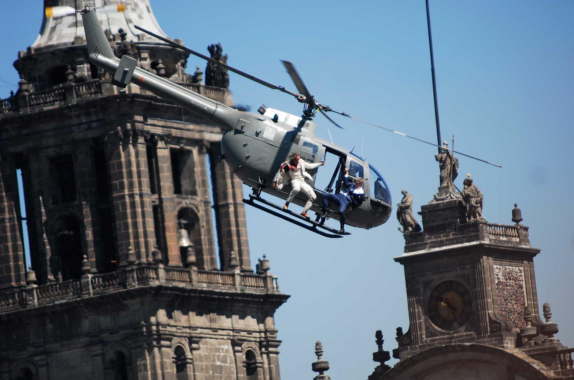 Luften i Mexico City är för tunn för att tillåta saltomortaler med helikopter.