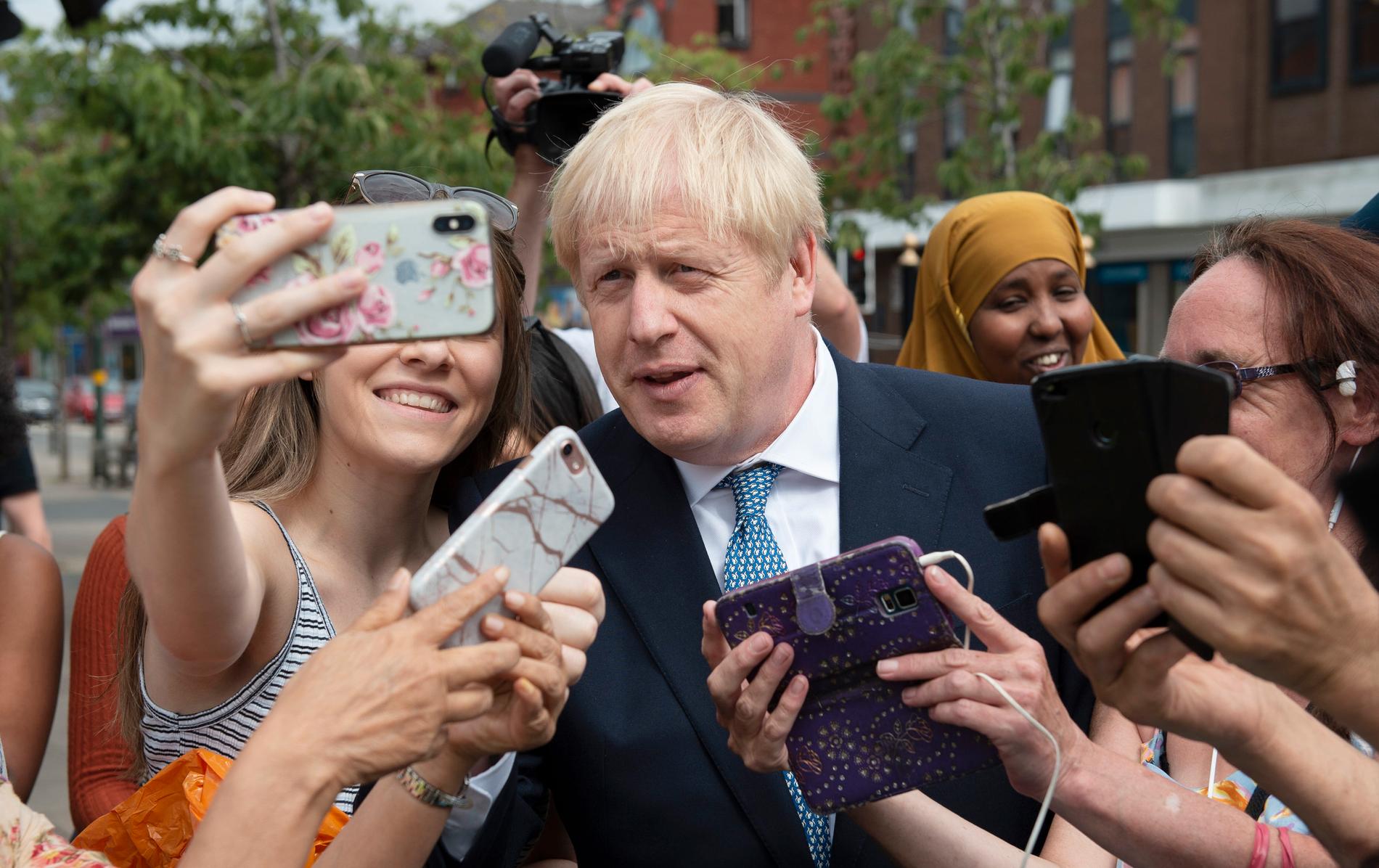 Boris Johnson har just blivit premiärminister. Nu verkar han förbereda sig för nyval – på ett sätt som kan rädda hans image.
