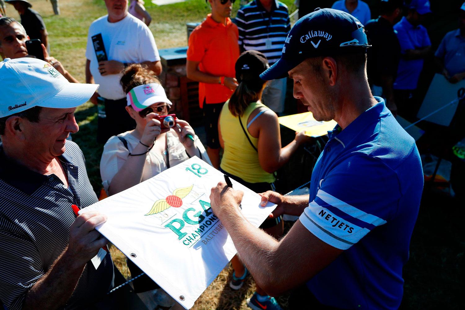 Henrik Stenson har fått skriva en och annan autograf efter segern i British Open.