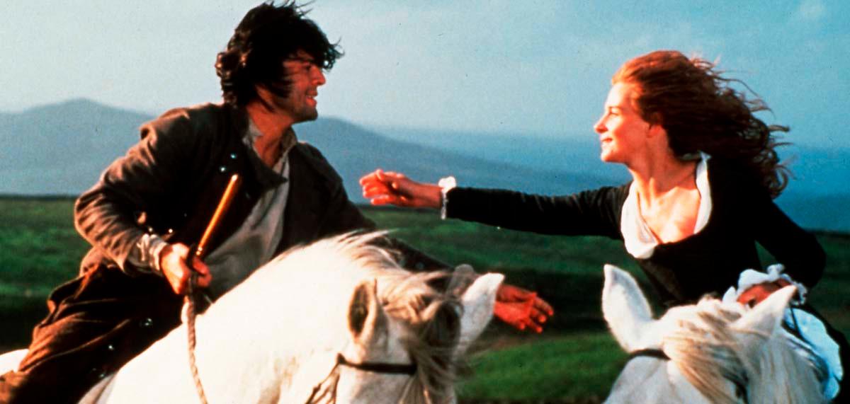 Ralph Fiennes och Juliette Binoche  i en filmversion av ”Svindlande höjder” från 1992.