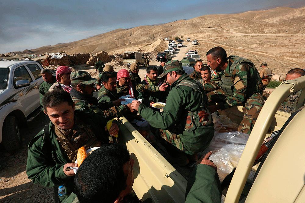 Medlemmar ur kurdiska peshmerga-styrkor har gått in i Sinjar.