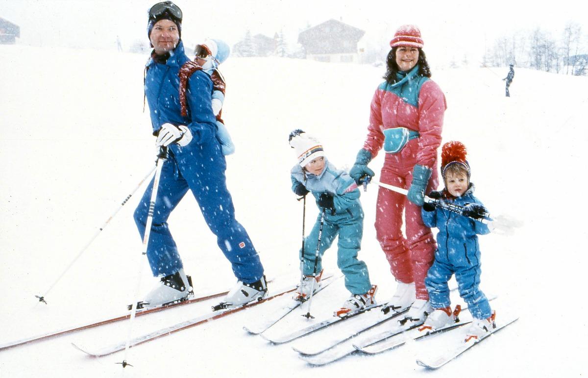 Kungafamiljen åker skidor på 80-talet. Iskallt då också.