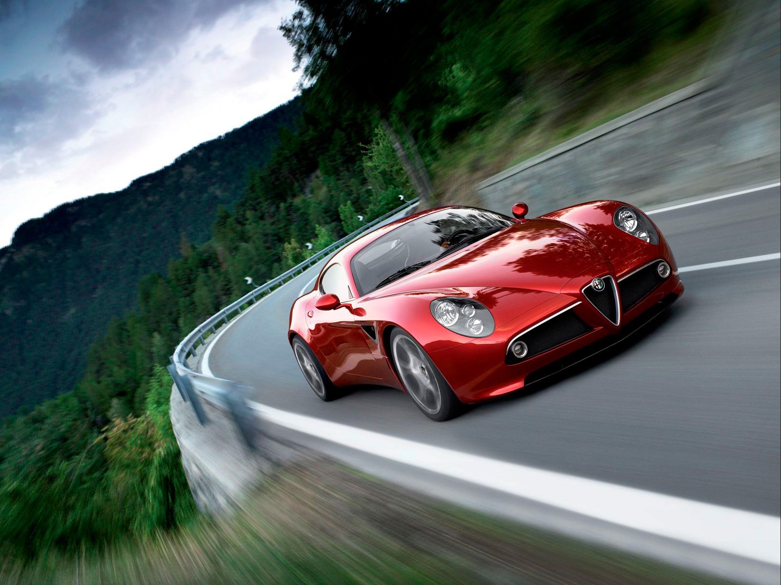 Bilen bygger tekniskt på Alfa Romeo 8C