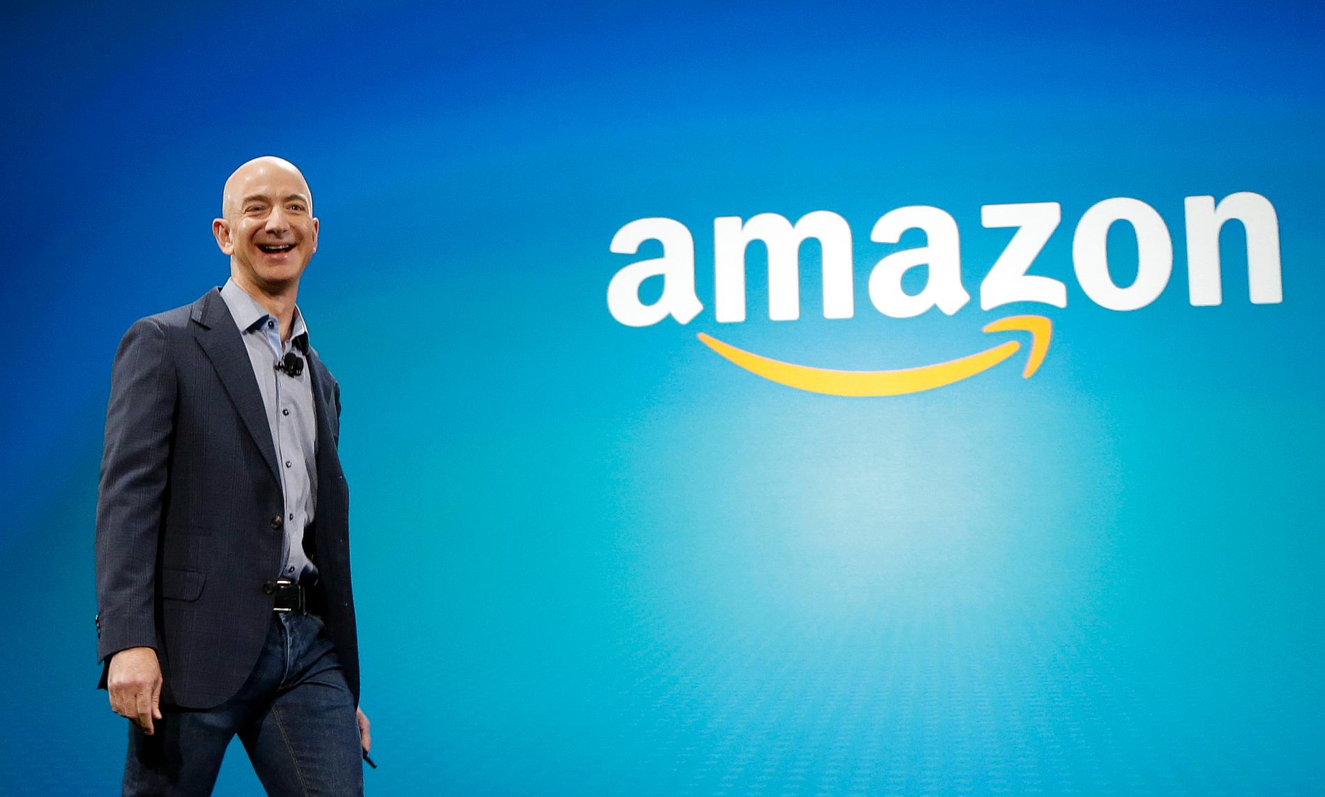 Jeff Bezos var framgångsrik på Wall Street när han såg möjligheterna med handel på nätet. Nu är han världens rikaste person.