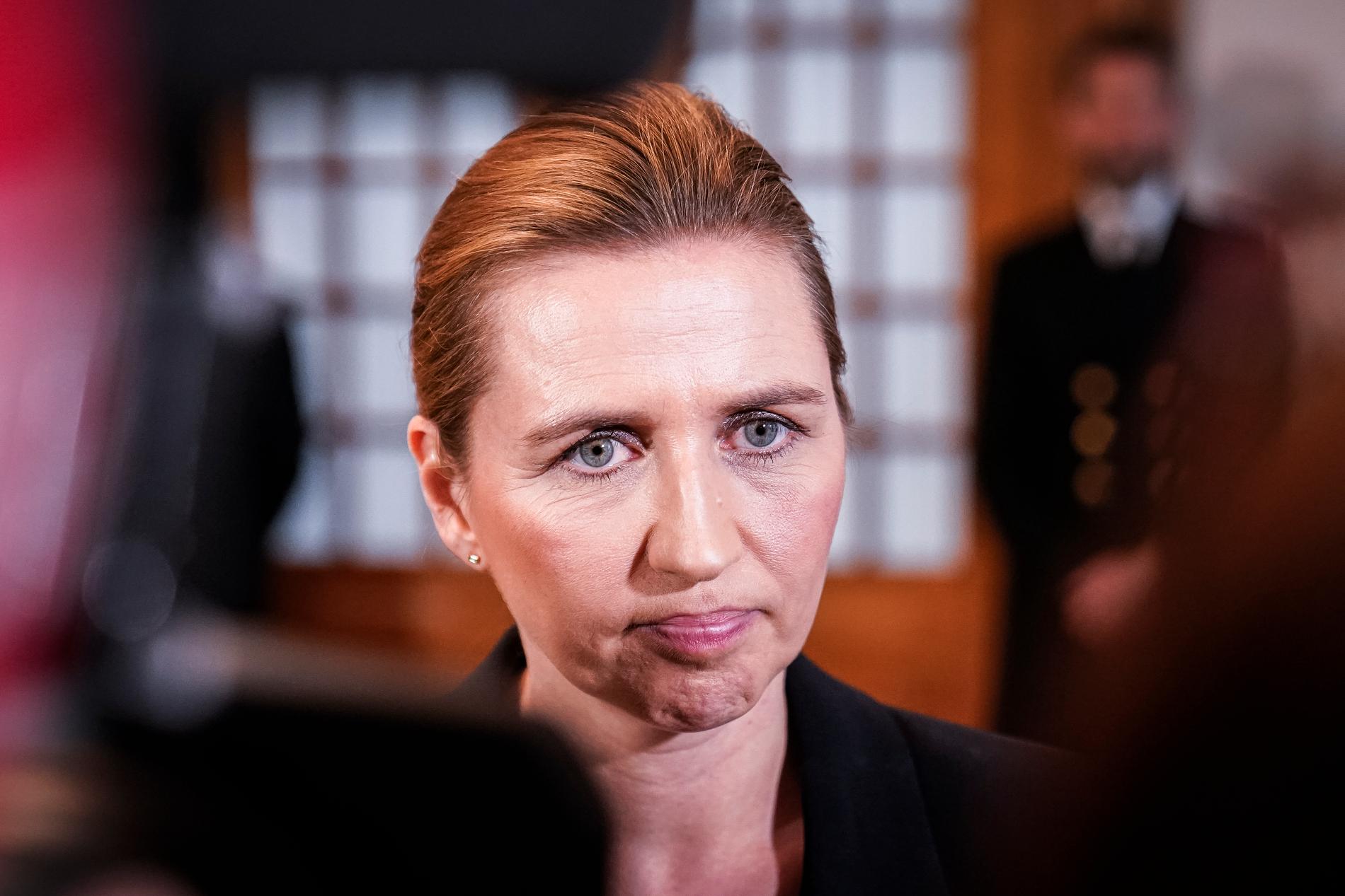 Danmarks statsminister Mette Frederiksen beklagar S-planer på att gå till medieangrepp mot oppositionspartiet Venstre.