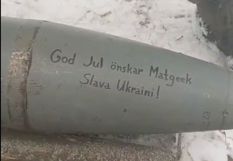Hälsningen på granaten. ”God jul önskar Matgeek. Slava Ukrani!”