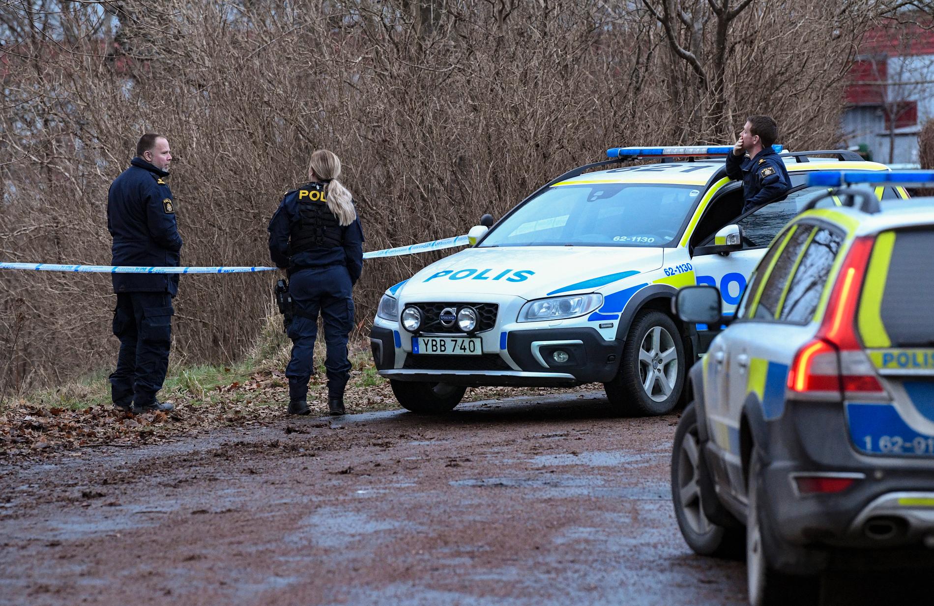 Den 20-åriga kvinnan hittades avliden i Vramsån i närheten av sitt hem i skånska Tollarp.