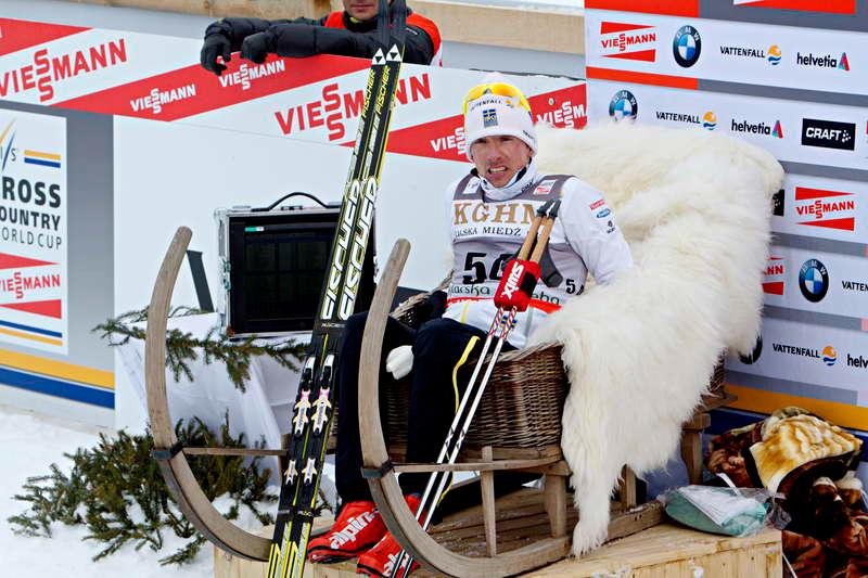 vinnare Hemligheten till gårdagens seger i polska Szklarska Poreba ligger i skidorna. Johan Olsson har fått fram ett par som kommer att göra honom livsfarlig resten av säsongen.