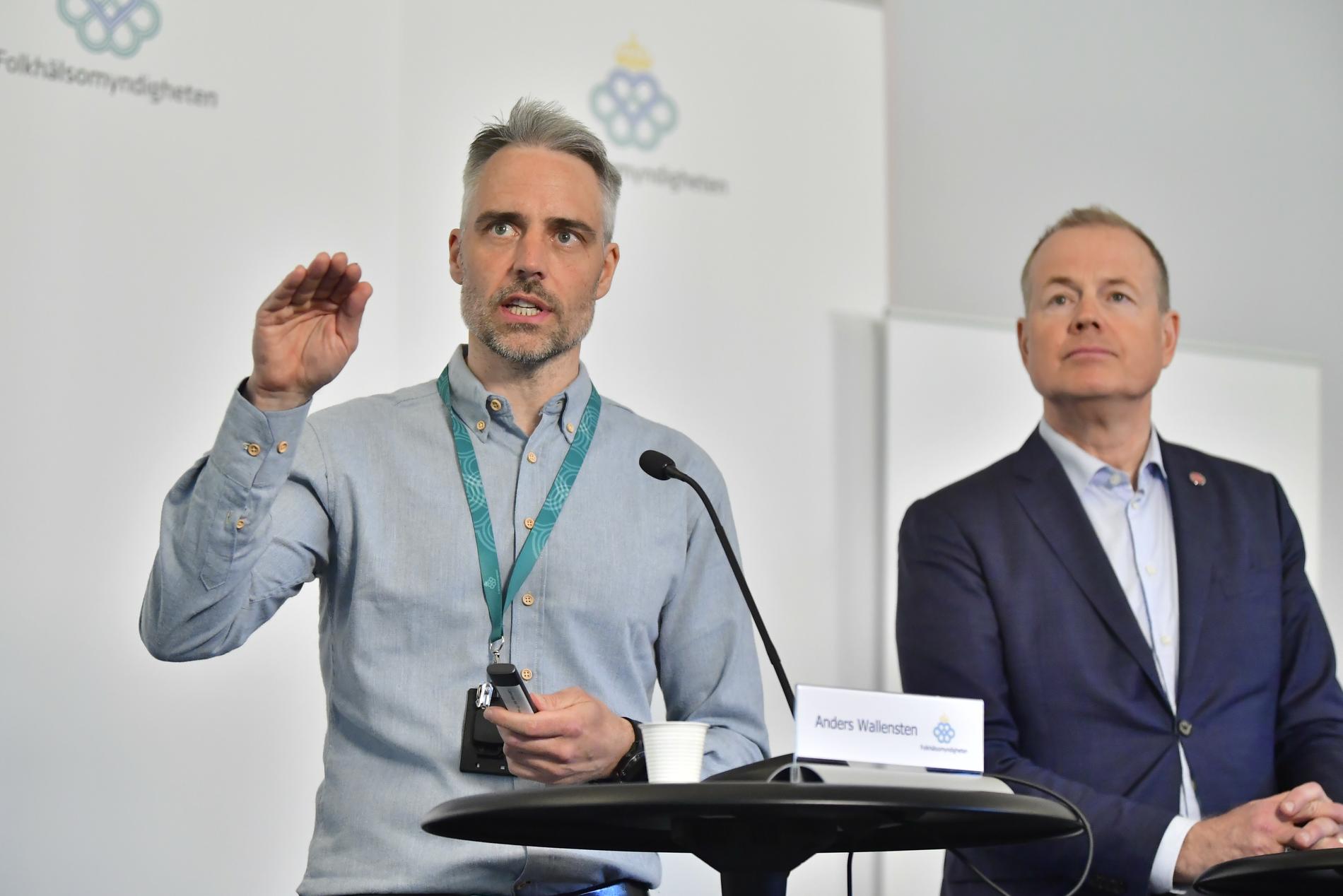 Anders Wallensten, biträdande statsepidemiolog på Folkhälsomyndigheten och Morgan Olofsson, kommunikationsdirektör på Myndigheten för samhällsskydd och beredskap.