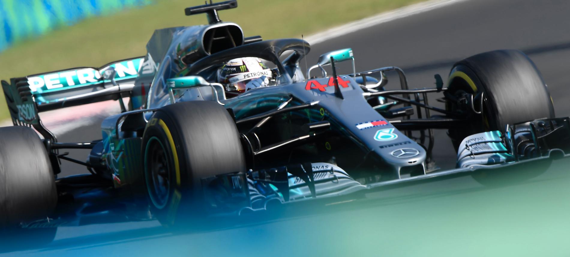 Mercedes är i topp efter drygt halva F1-säsongen.