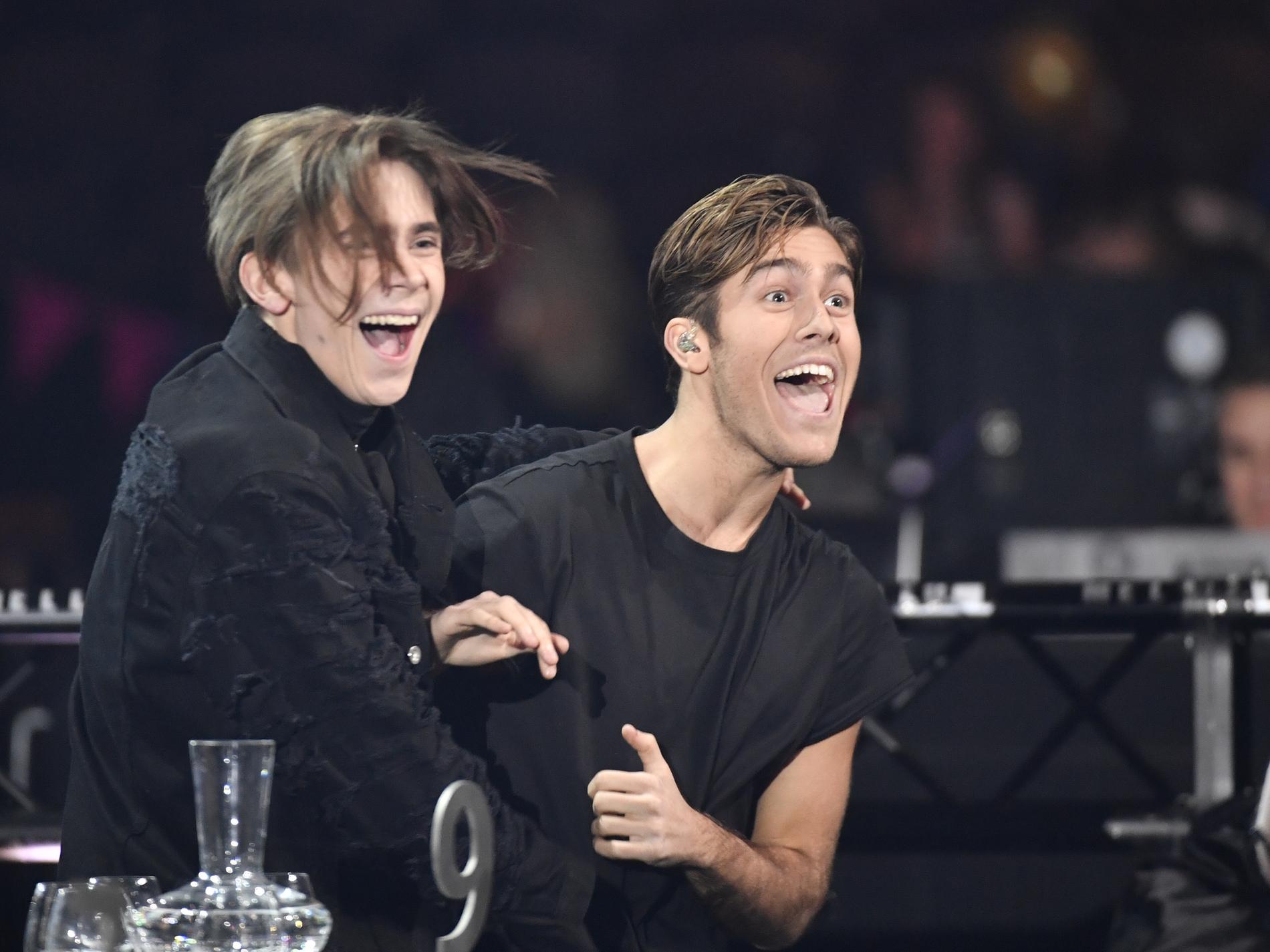 Benjamin Ingrosso och Felix Sandman efter den förstnämndes seger Melodifestivalens final tidigare i år. Arkivbild.