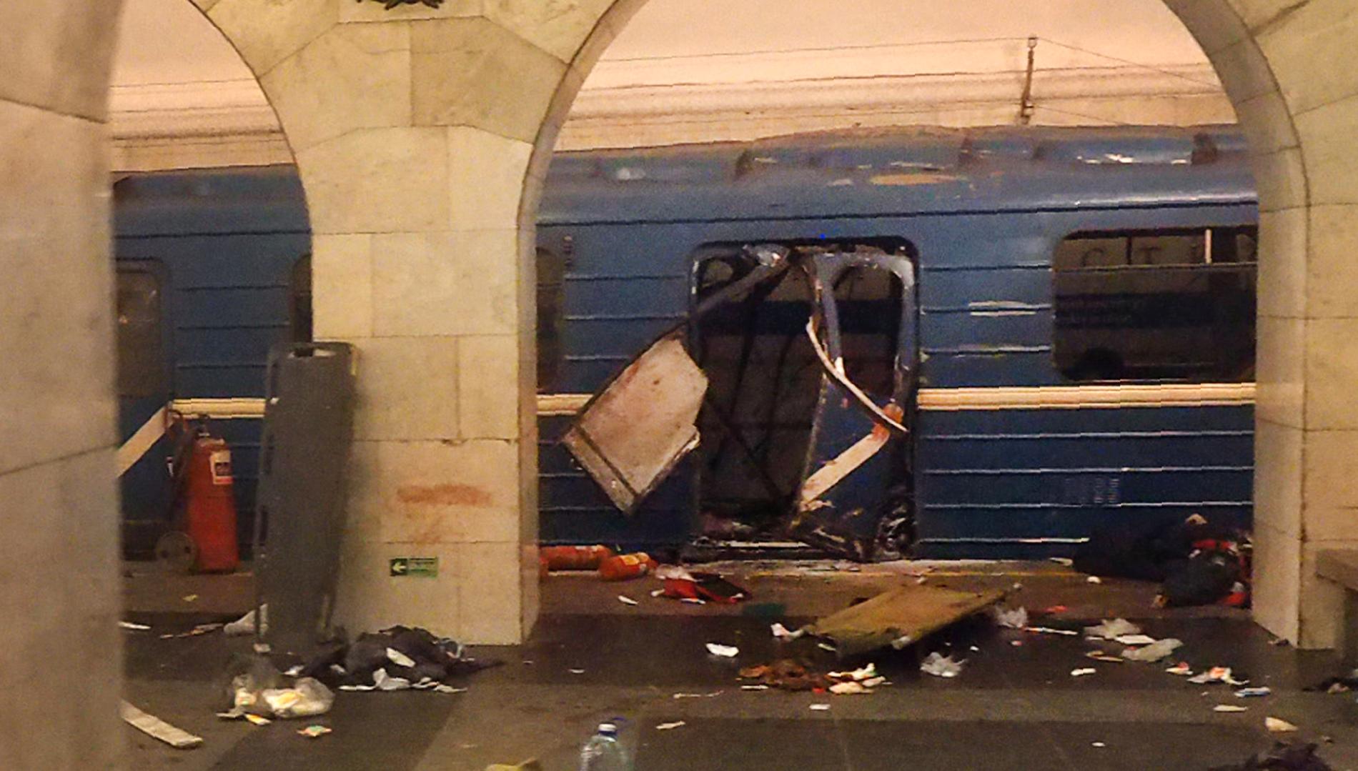 Minst 14 människor dödades i måndagens terrordåd i S:t Petersburg.