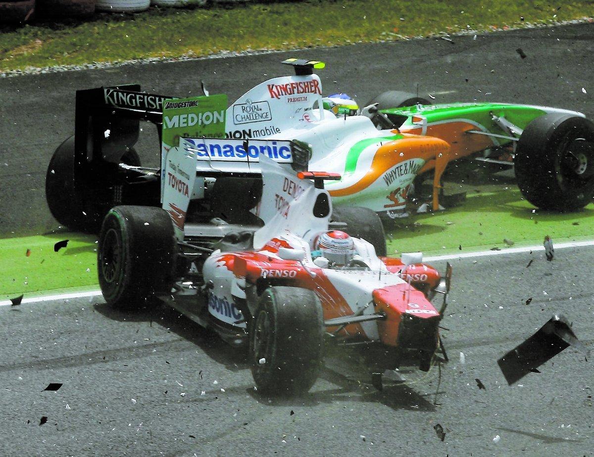 kraschlandning Jarno Trullis kraftiga krasch tvingade fyra förare att lämna loppet i Barcelona – dock utan skador. Desto värre är situationen för Trullis stall Toyota.