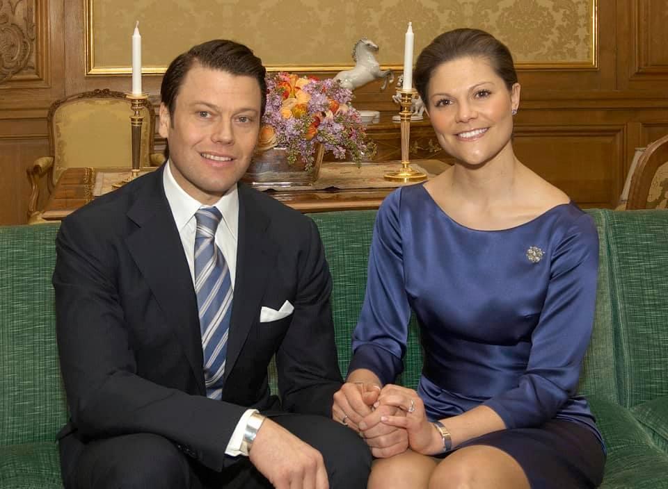 Så här såg de ut när de berättade om sin förlovning  i Prinsessan Sibyllas våning den 24 februari 2009.