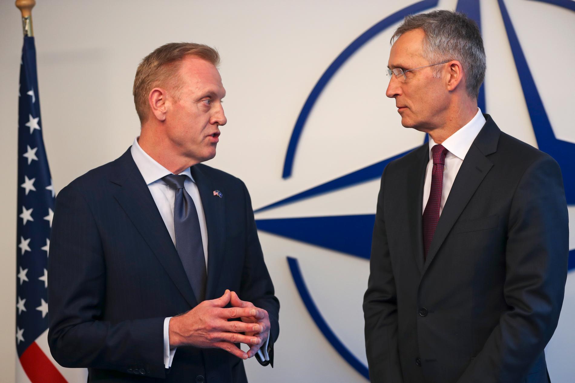 USA:s tillförordnade försvarsminister Patrick Shanahan tillsammans med Natos generalsekretare Jens Stoltenberg vid Natos ministermöte i Bryssel.