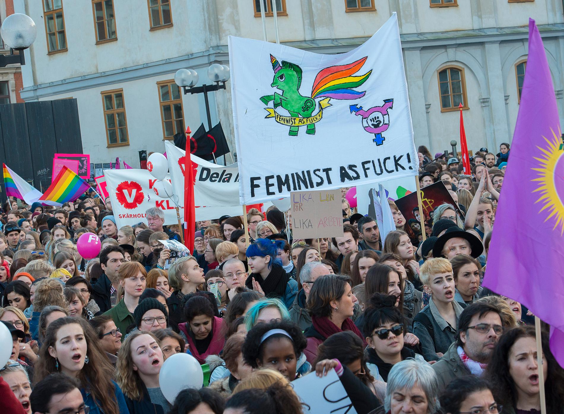 Tusentals deltagare marscherade 2015 under den internationella kvinnodagen i Stockholm. Arkivbild.