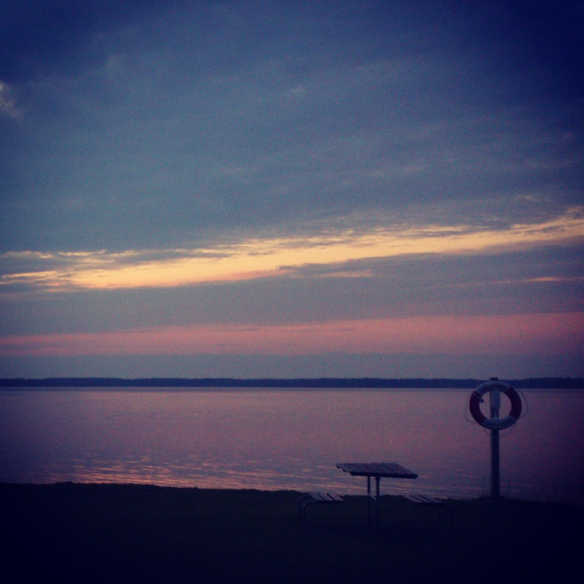 Sjön Örlen utanför Tibro en vacker sommarkväll.