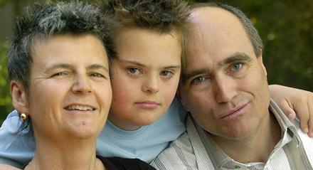 Isabella och Bernhard Moeller med sonen Lukas, 13.