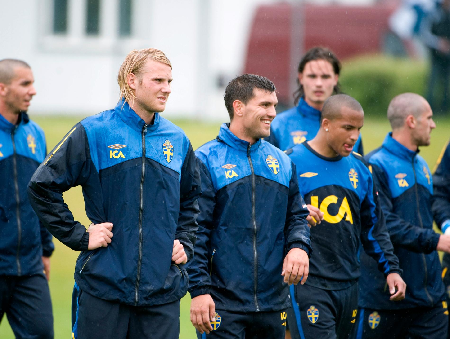 Labinot Harbuzi med Ola Toivonen och Martin Olsson i svenska U21-landslaget.