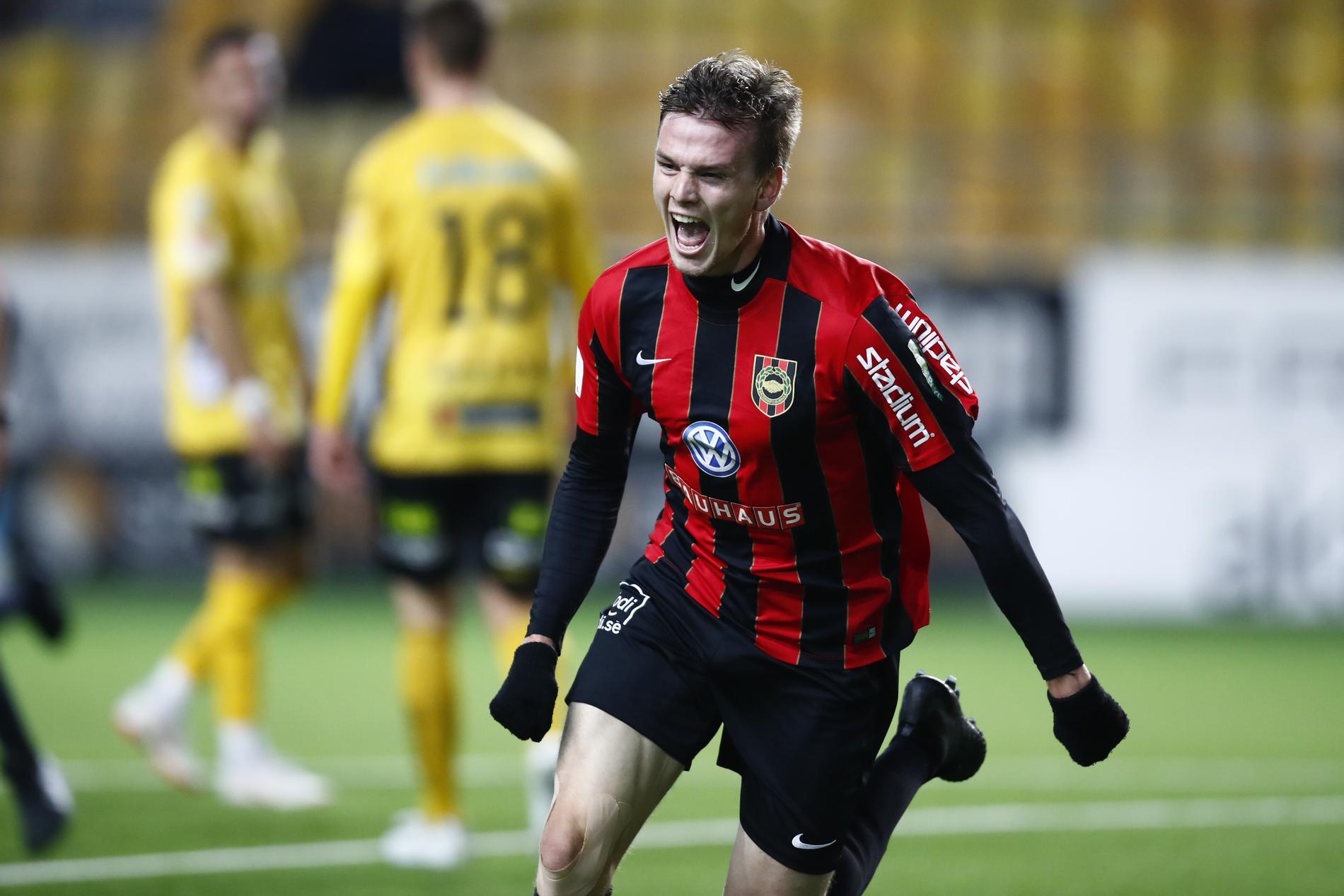 Brommapojkarnas Kristján Flóki Finnbogason har nickat in 2-1 under måndagens match i allsvenskan mellan IF Elfsborg och IF Brommapojkarna på Borås arena.