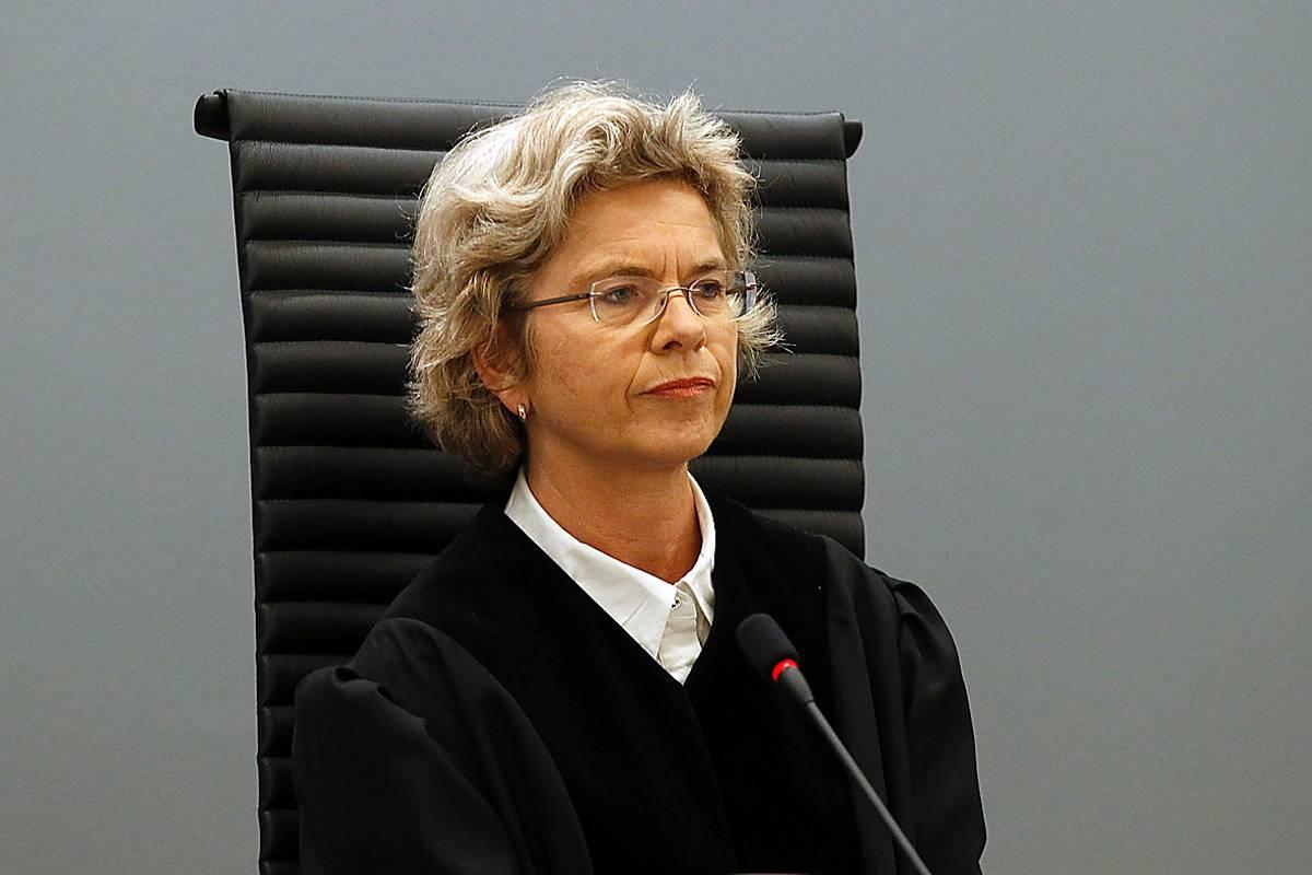 Domaren Wenche Elizabeth Arntzen avbröt snabbt Anders Behring Breivik när han som slutord bad om ursäkt till andra militanta nationalister för att han inte dödade fler människor.