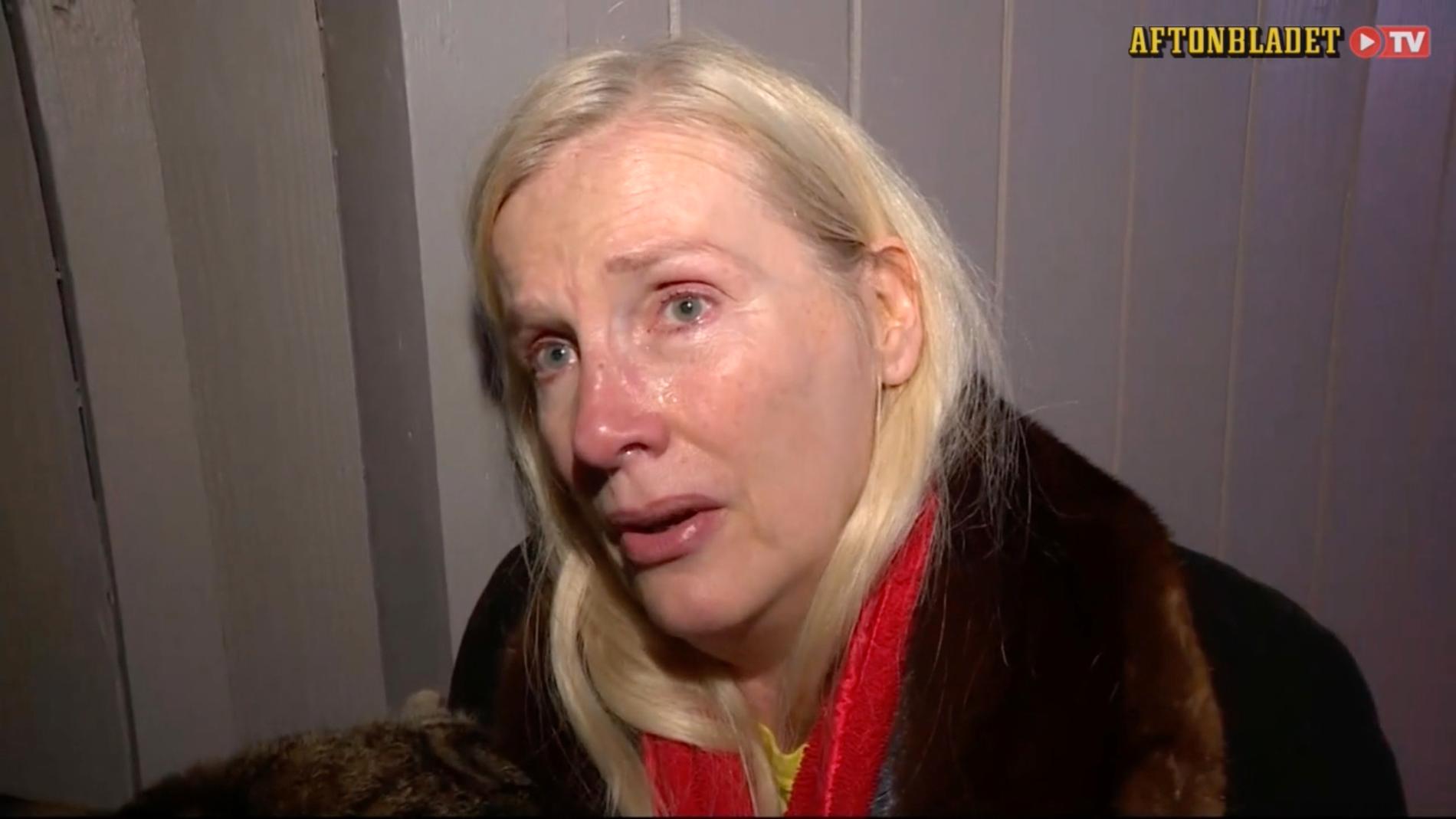 Gunilla Persson i tårar efter branden.