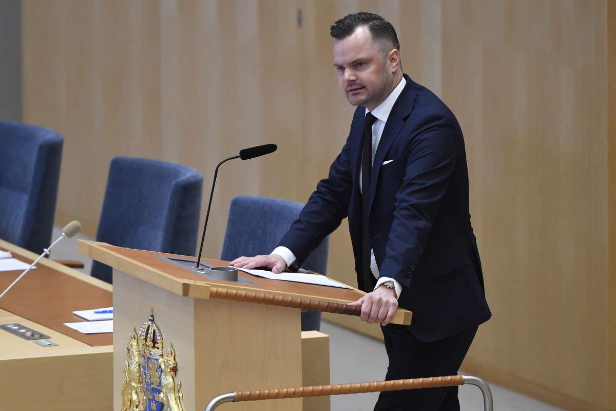 Adam Marttinen, rättspolitisk talesperson i SD, vill att Sverige gör IS-återvändare statslösa. 