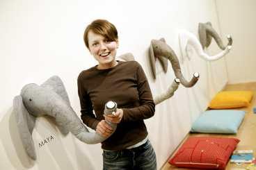 MYSHÖRNA Jane Rogoleva, från Konstfack, har gjort en serie elefantlampor med mysljus. Väl lämpad för dagis mysrum eller den egna barnkammaren.