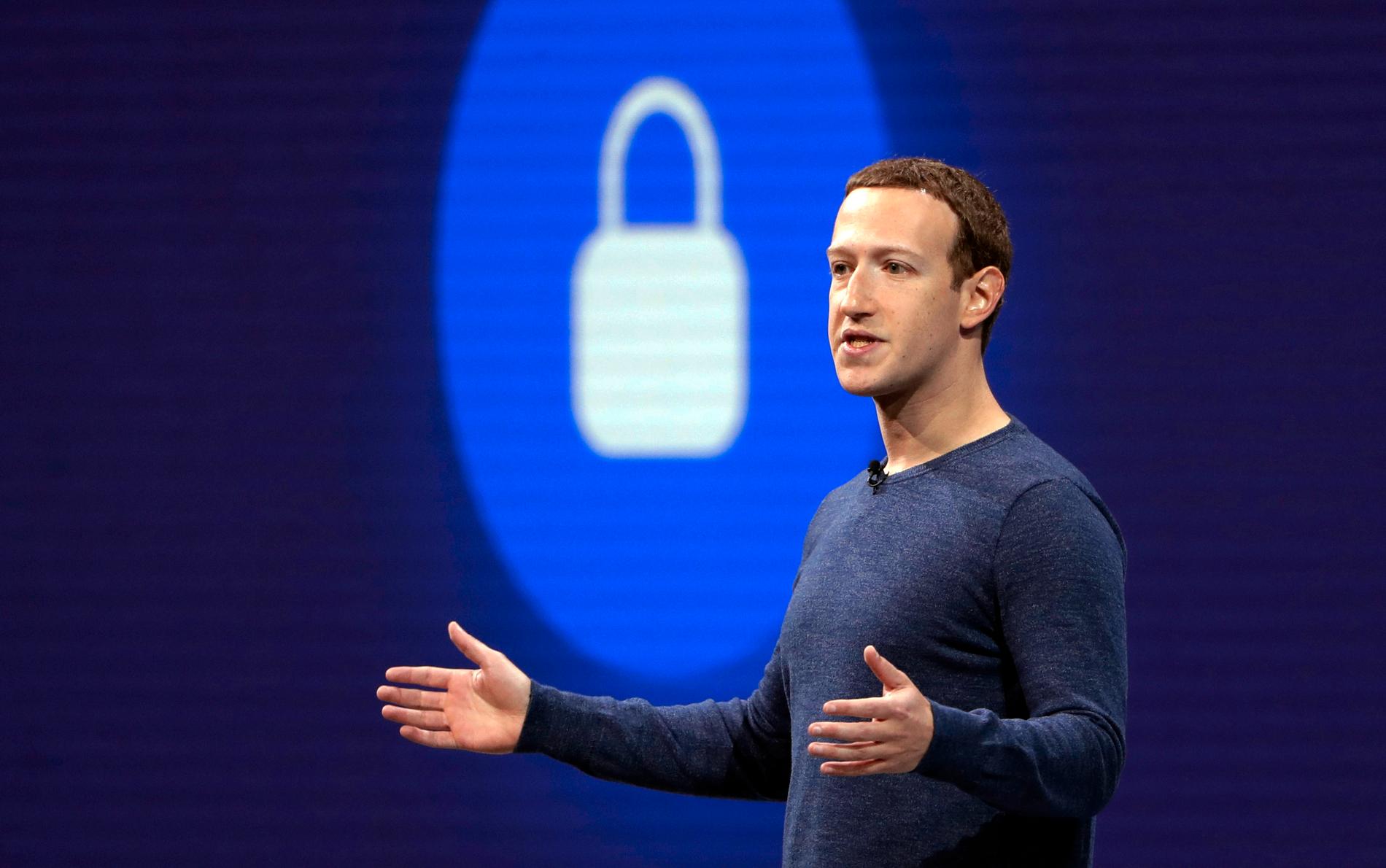 "Människor vill att vi anstränger oss för att skydda deras data", skrev Facebooks grundare Mark Zuckerberg i samband med att han berättade om den kommande krypteringen. Arkivbild.