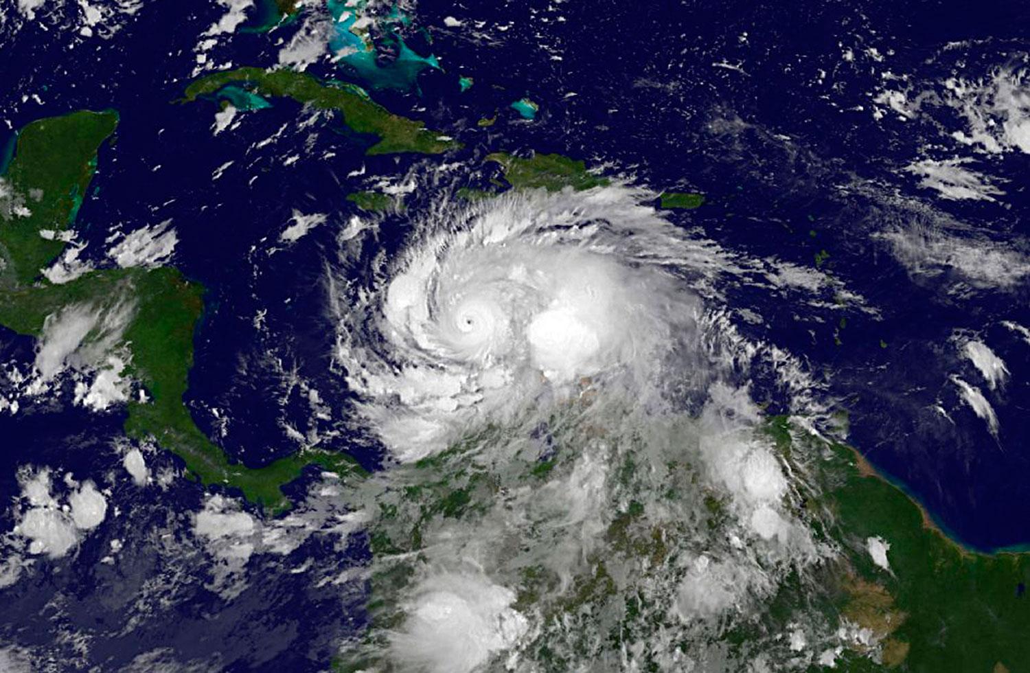 Orkanen Matthew drar in mot Haiti, Jamaica och Kuba.
