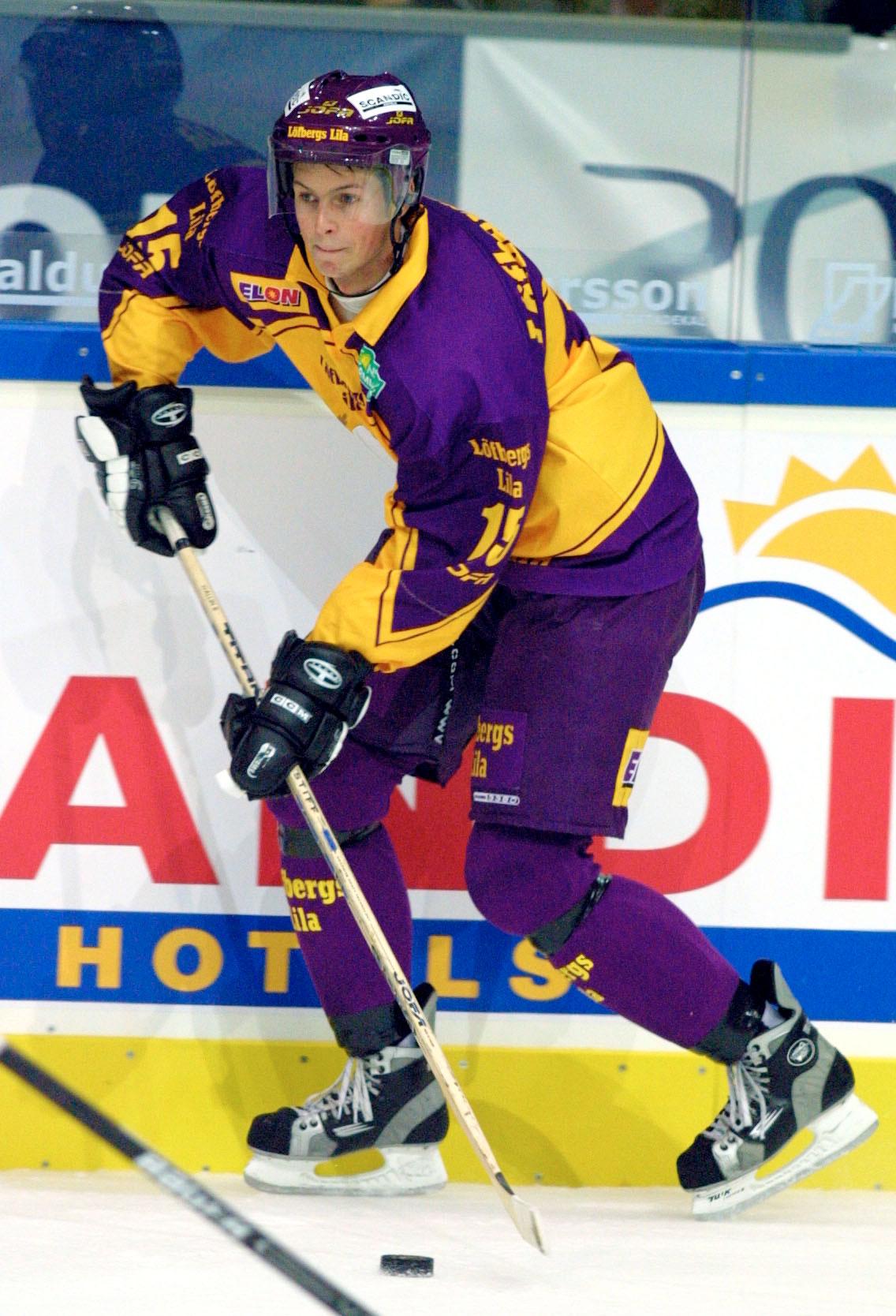 Wallin i Färjestadströjan 2001, hans första säsong som ordinarie.
