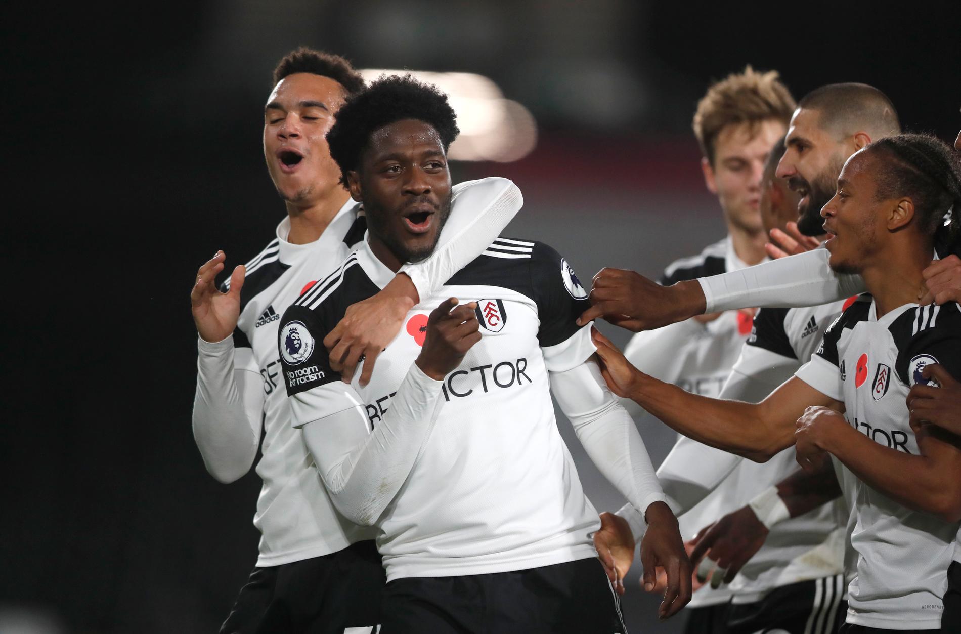 Fulhams Ola Aina firar sitt mål mot West Bromwich.