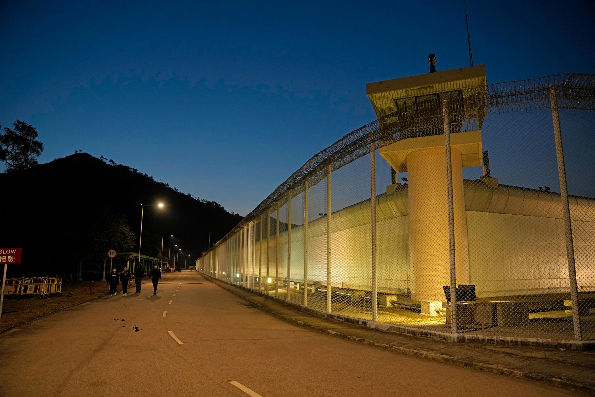 Det var ödsligt utanför Shek Pik -fängelset i Hongkong när aktivisten Edward Leung släpptes före gryningen på onsdagen.