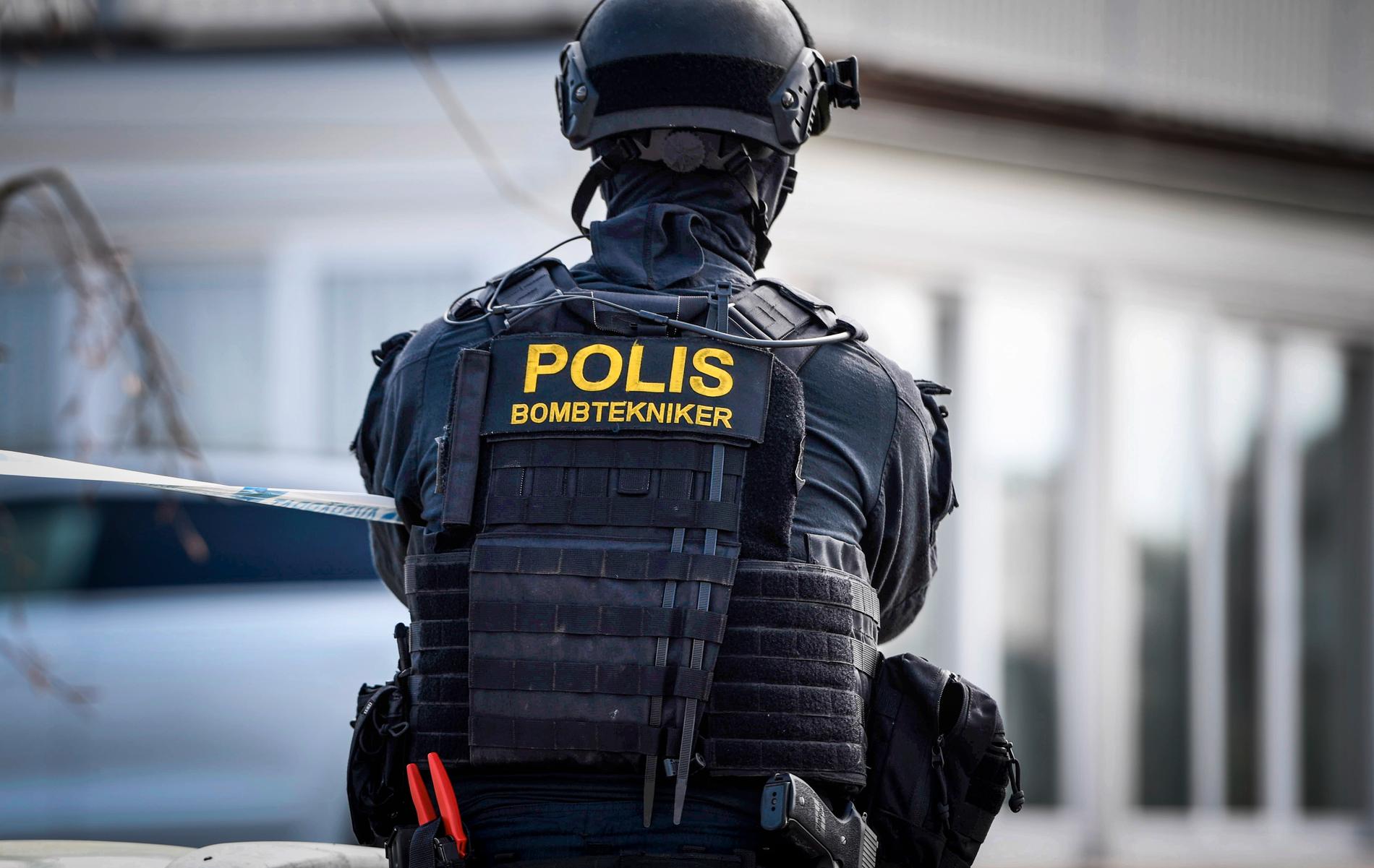 Nationella bombskyddet undersöker ett misstänkt föremål i Norrköping. Arkivbild.