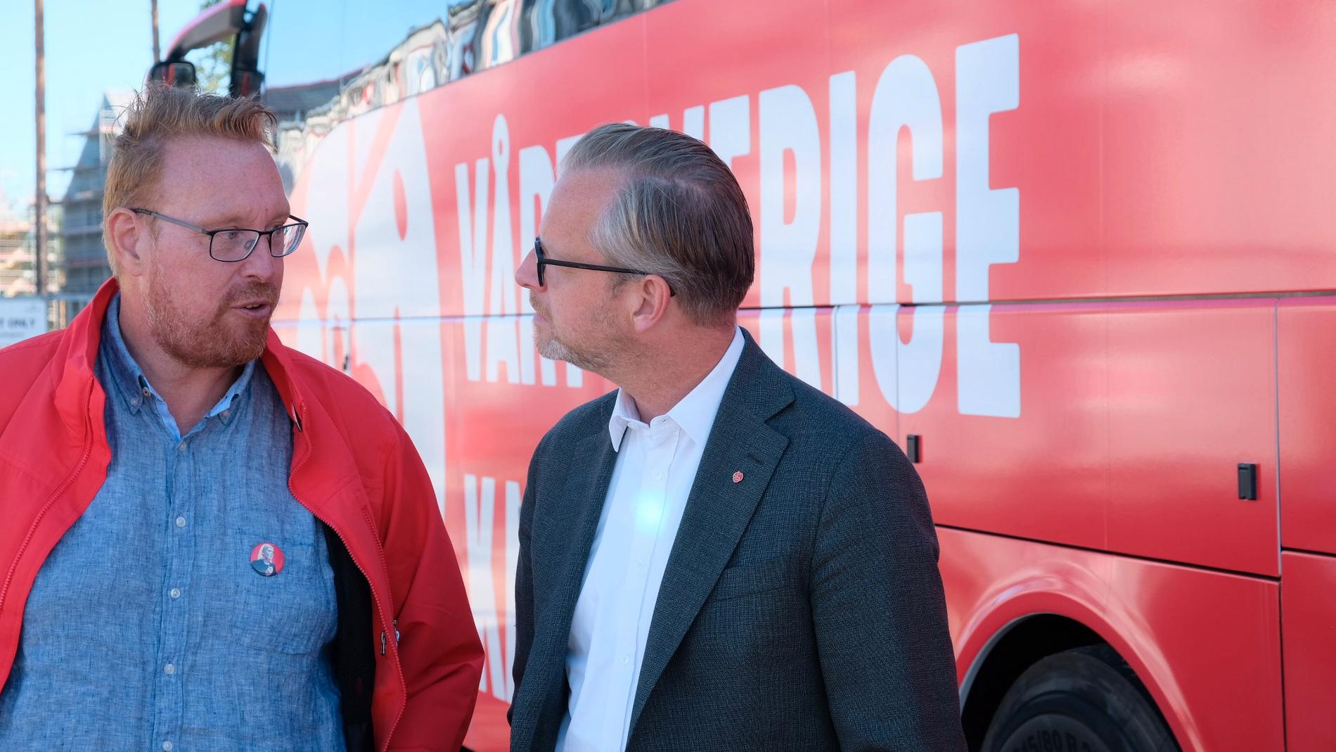Socialdemokraternas valbuss anländer till Gävle.