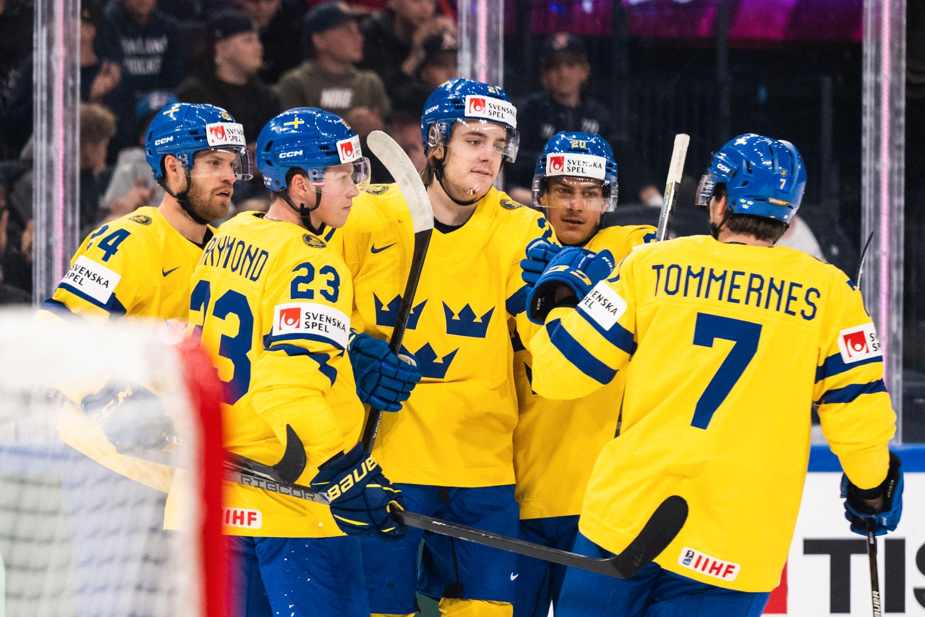 Tre Kronor jublar under hockey-VM.