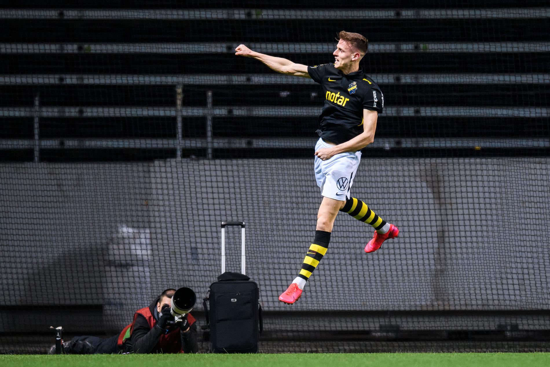 Bojan Radulovic måljublar efter 1–0 till sitt AIK.