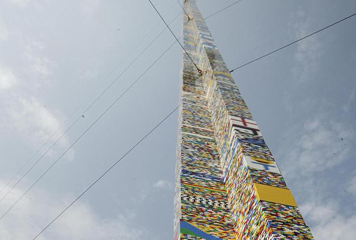 Ett legotorn högre än 36 meter, det är målet i sommar. 
