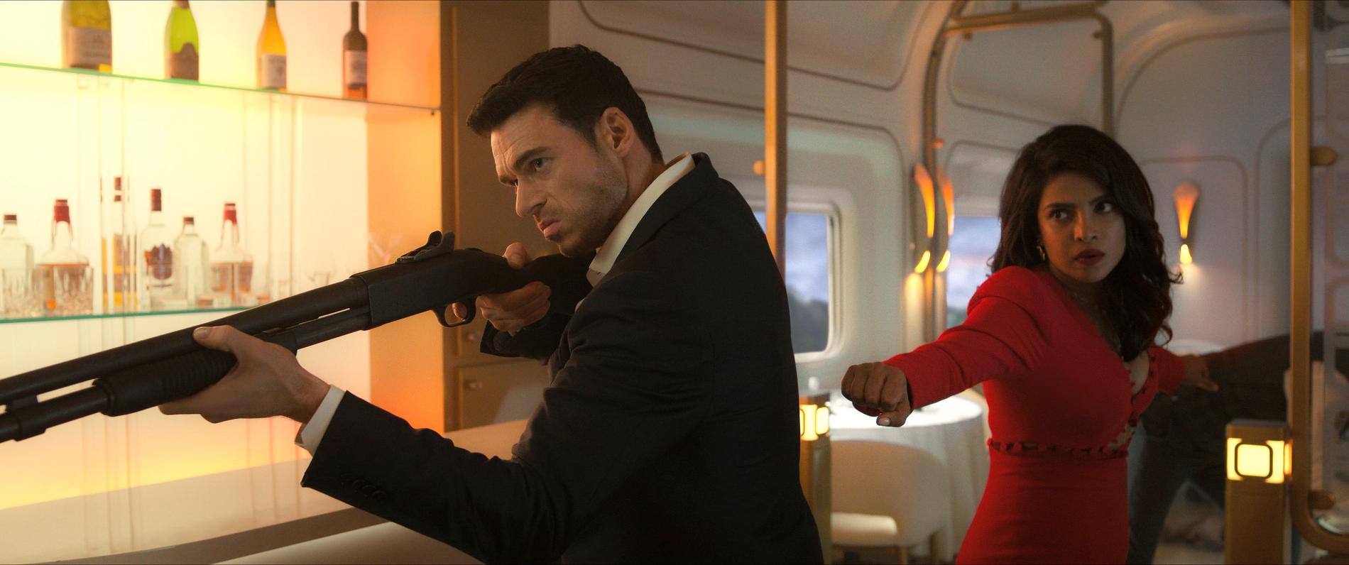 Richard Madden och Priyanka Chopra Jonas spelar agenter utan minne i Prime Videos storsatsning "Citadel". Pressbild.