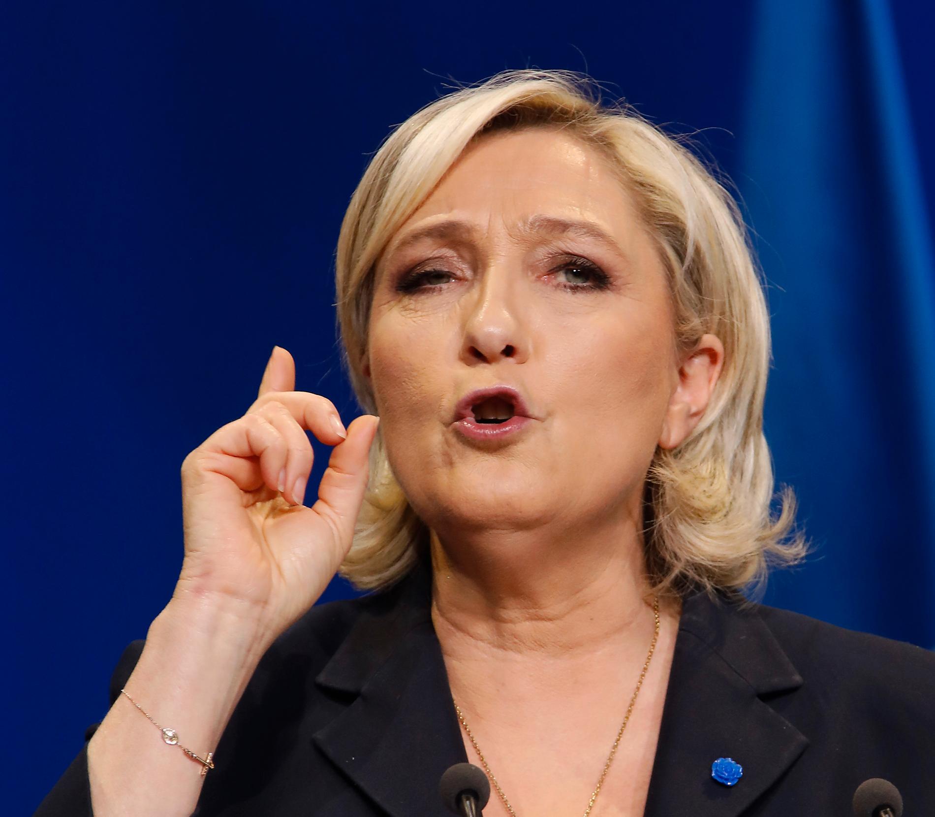 Enligt spelbolaget Unibet blir det sannolikt Emmanuel Macron och Marine Le Pen (bilden) som går vidare från valets första omgång på söndag. 