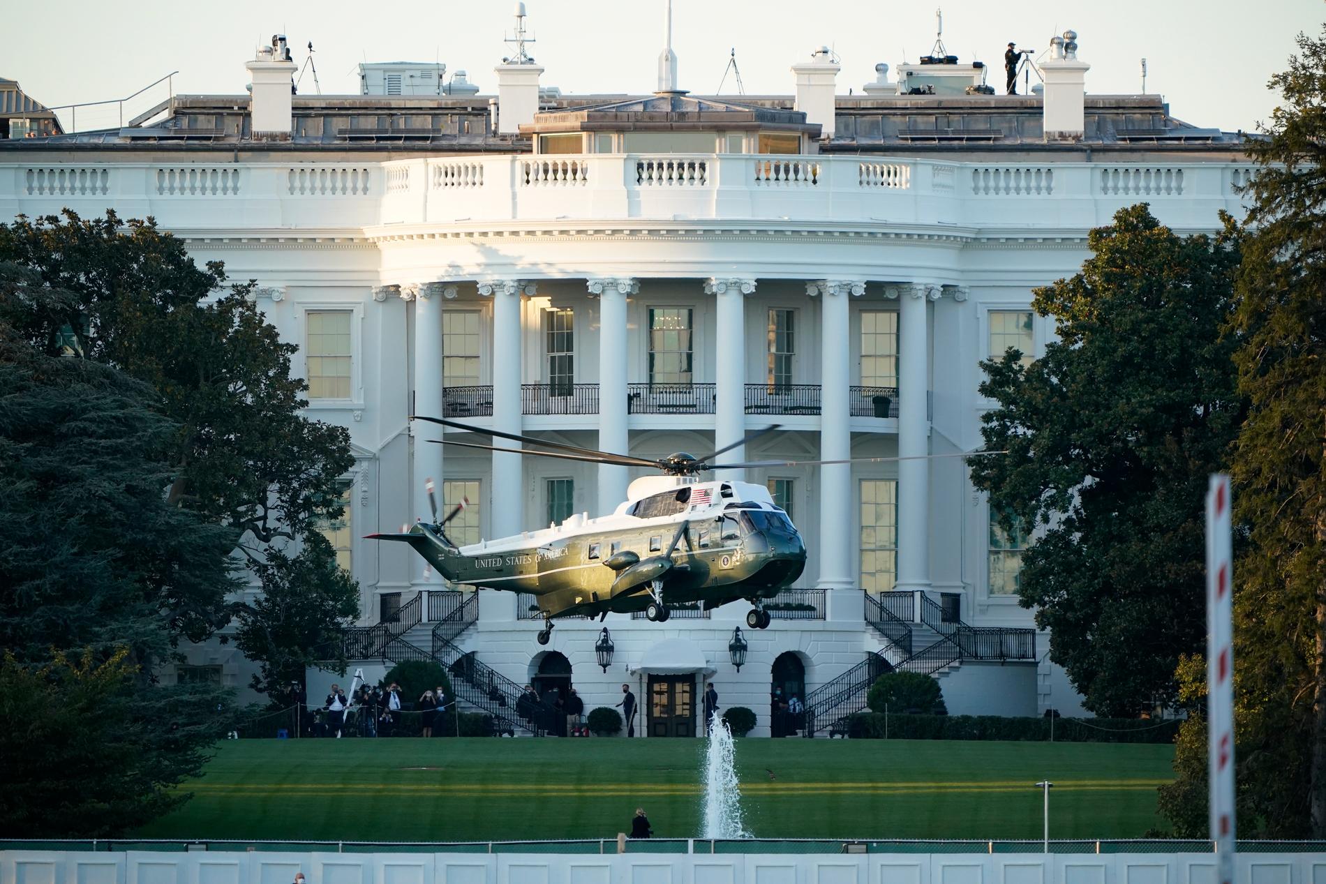 Presidents helikopter Marine One lyfter från Vita huset.