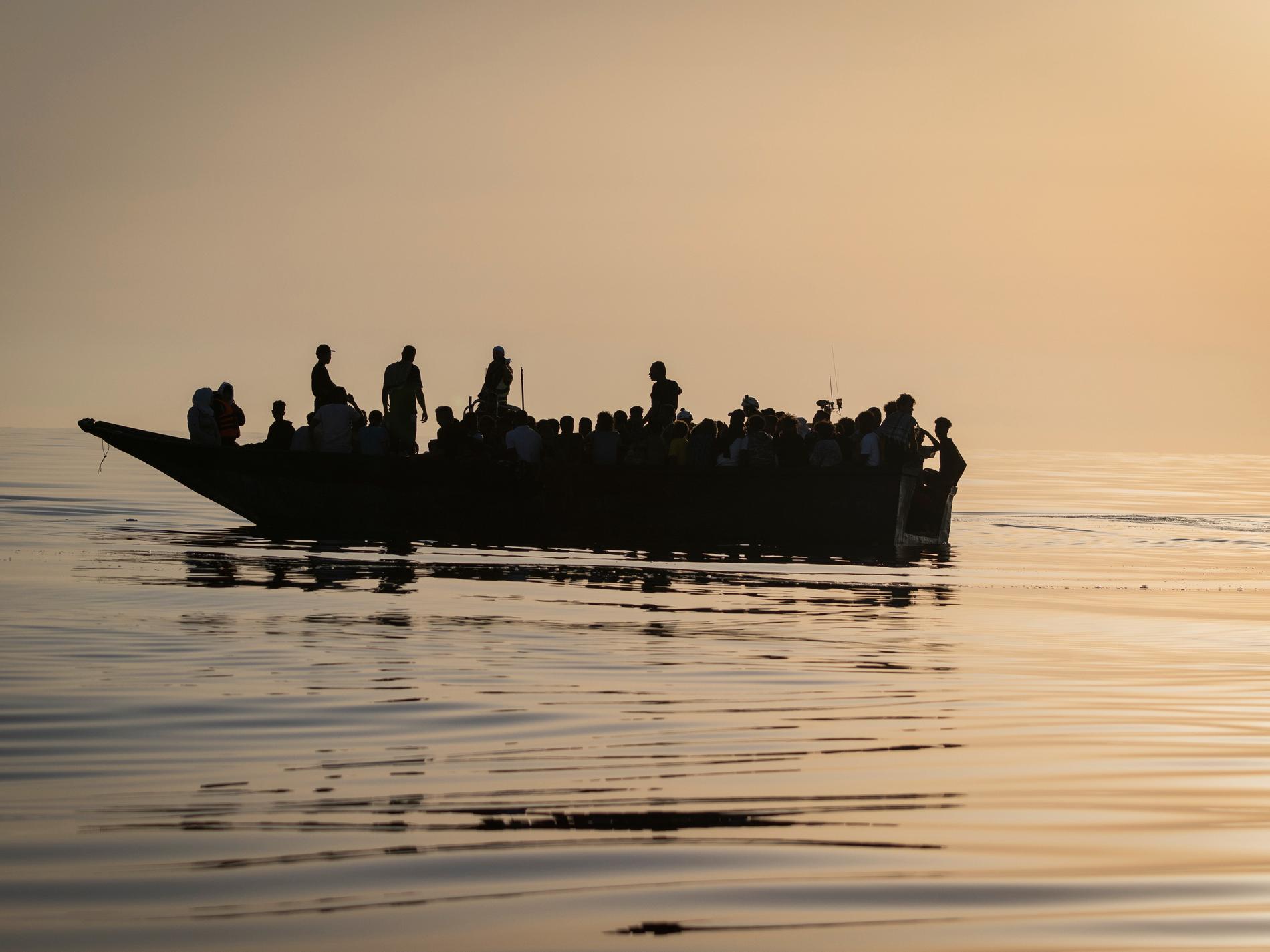 27 migranter rddade frn sjunkande bt