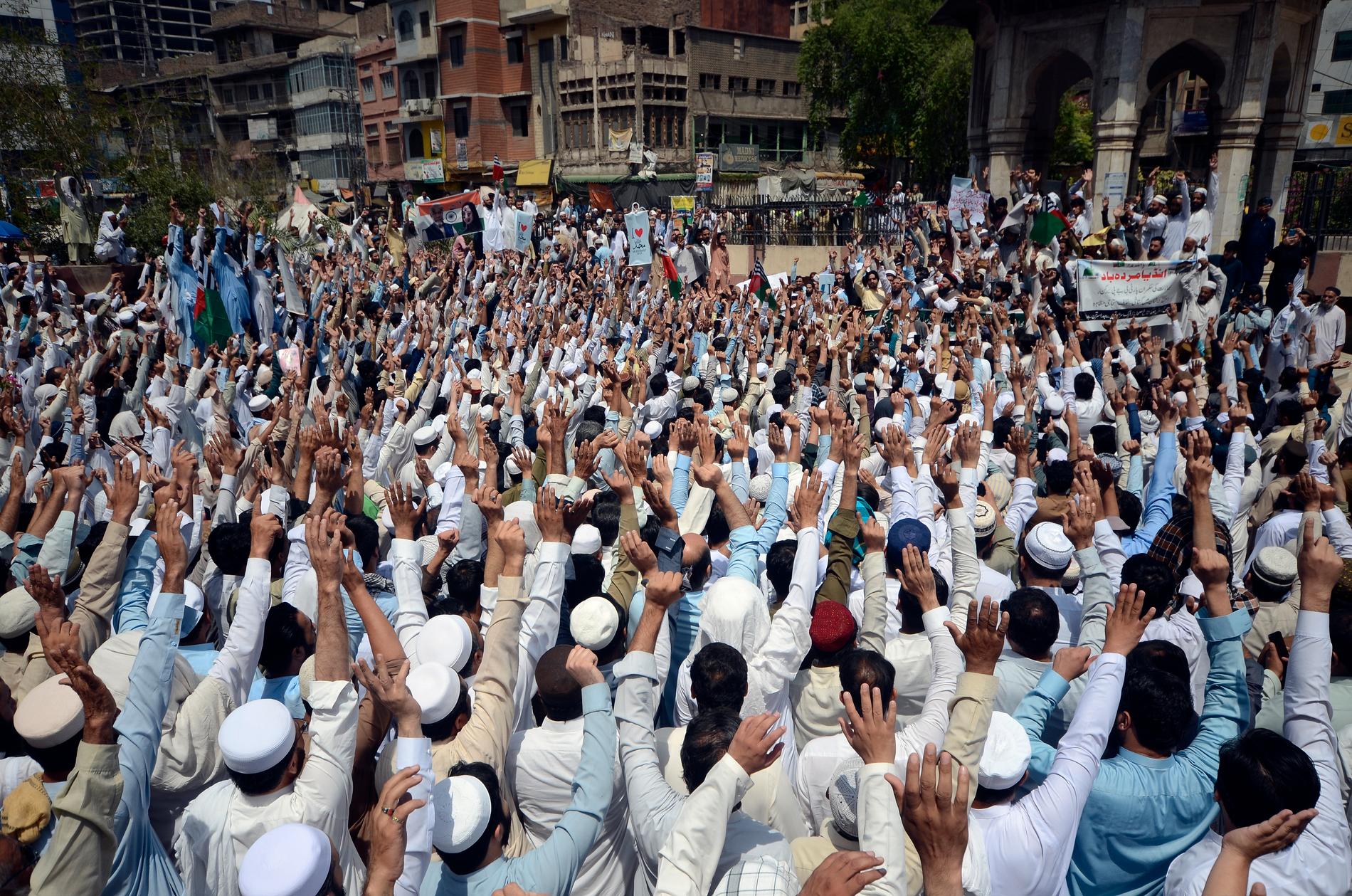 Demonstrationer anordnades efter fredagsbönen i Indien och flera grannländer, bland annat Peshawar i Pakistan.