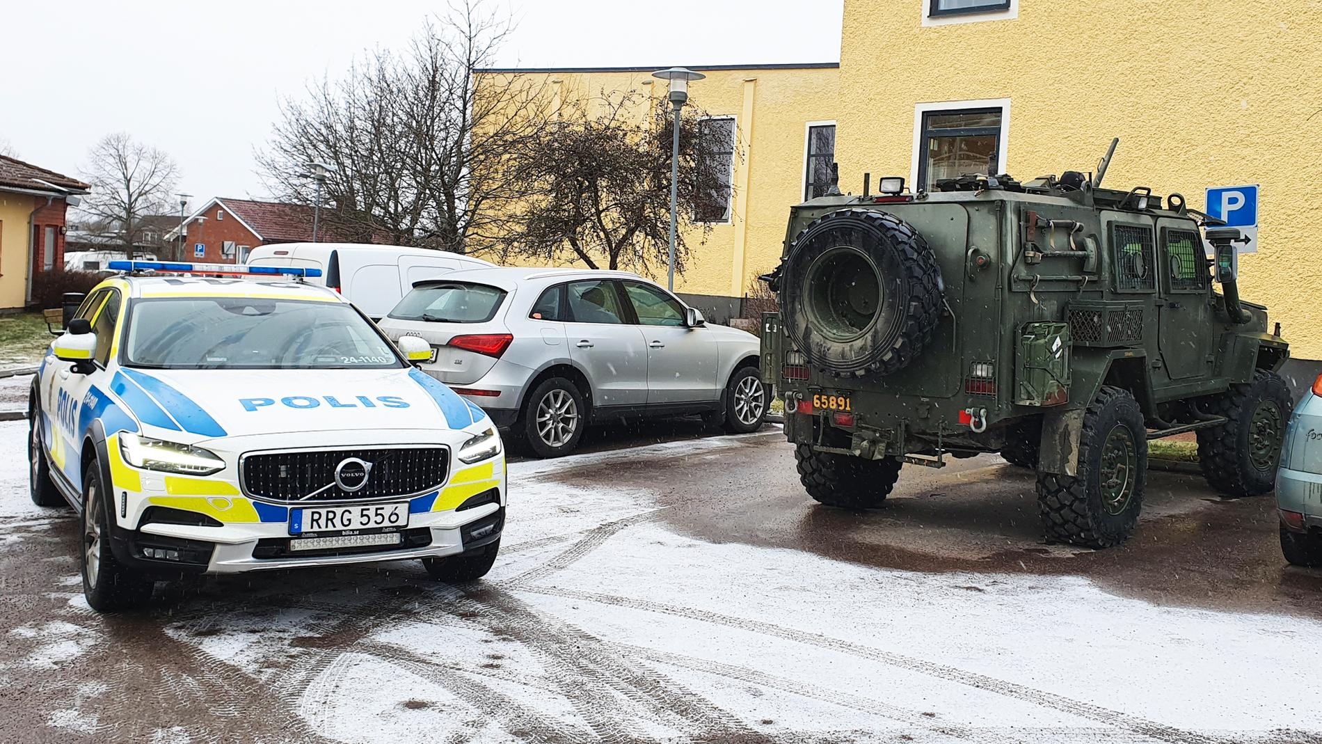 En av de stulna militärfordonen hittades norr om Västerås på förmiddagen.