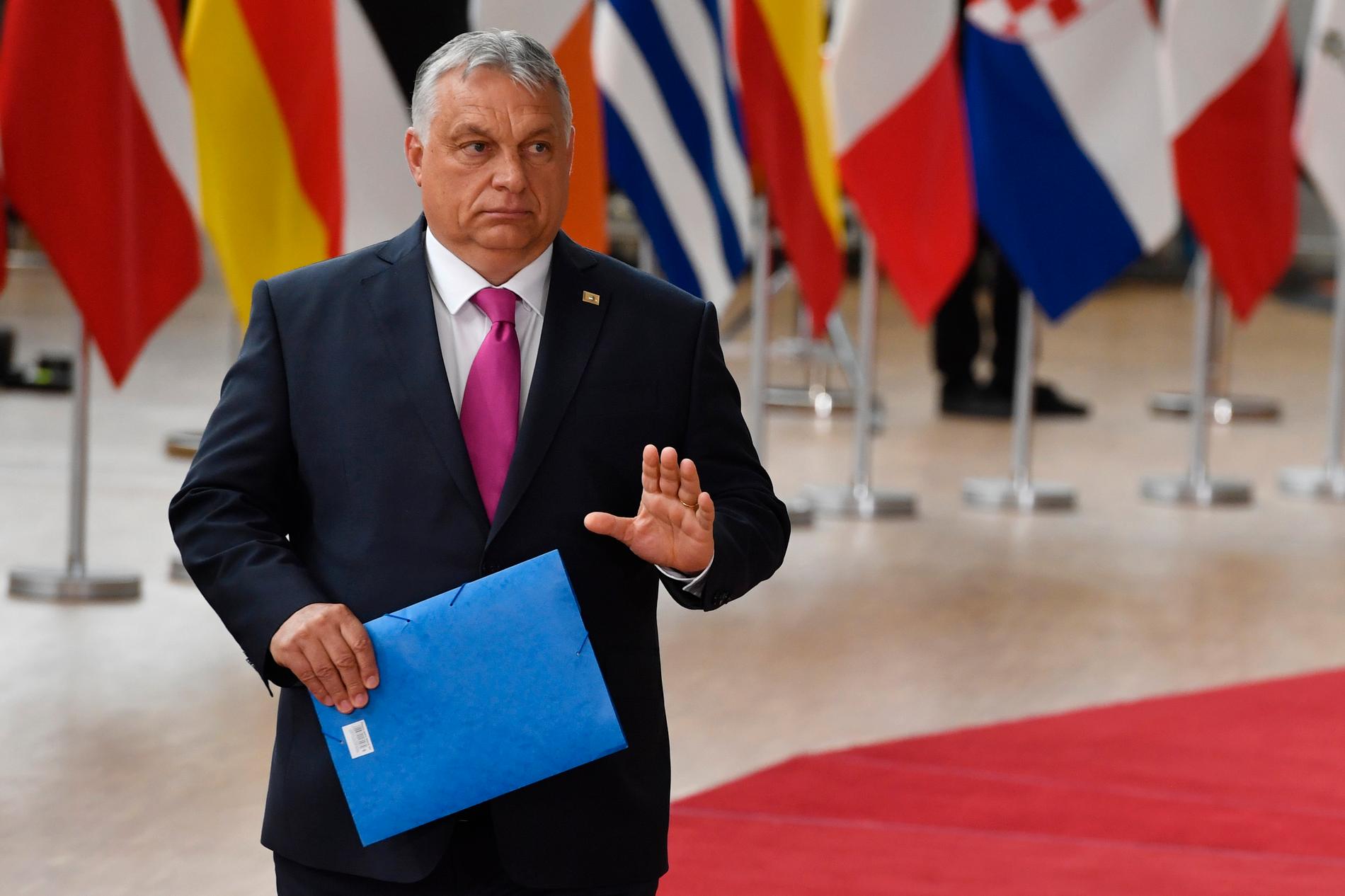 Orban är sur för att övriga EU efter många år av misskötsel till slut tappat tålamodet med Ungern. 