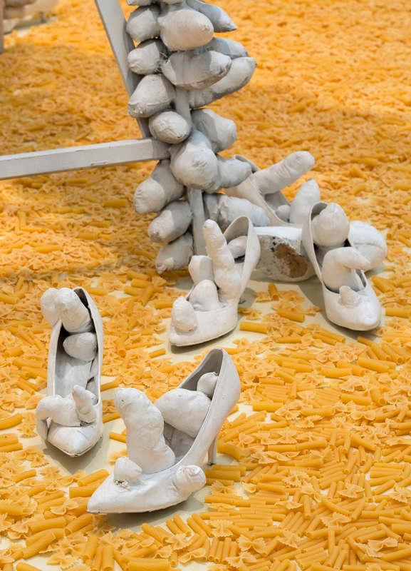 Yayoi Kusamas pastainstallation fick oväntat besök av små barnafötter förra helgen.